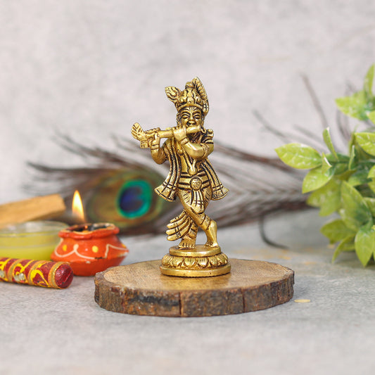 Статуя Кришны, играющего на флейте