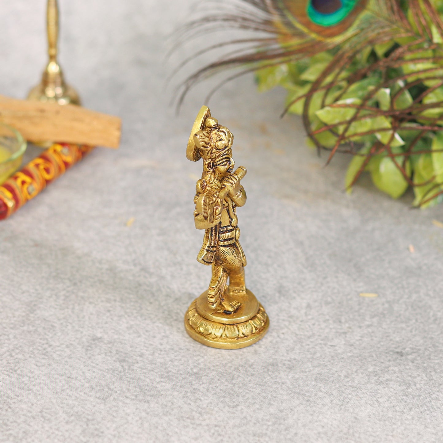 Estatua de Krishna tocando la flauta